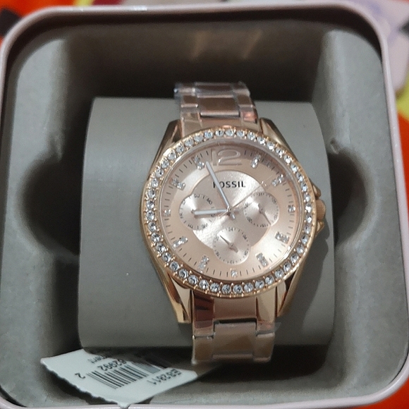 FOSSIL Women's Rose Gold Watch - Picture 4 of 7